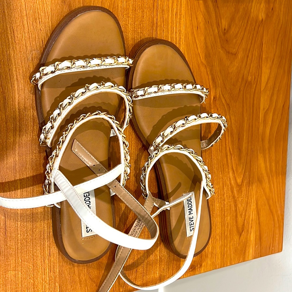 Great condition steve madden size 8 white sandals with gold chain strap.